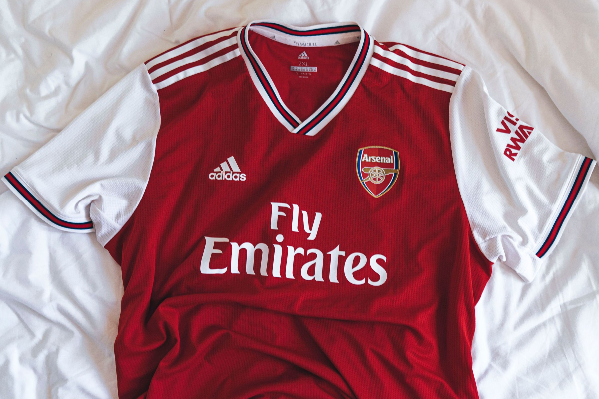 3 grunde til at studenten vil elske en fodboldtrøje fra hans yndlingshold i studentergave